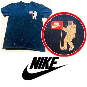 The Nike Tee Spaceman astronaut man on the moon cosmic short sleeve T-shirt